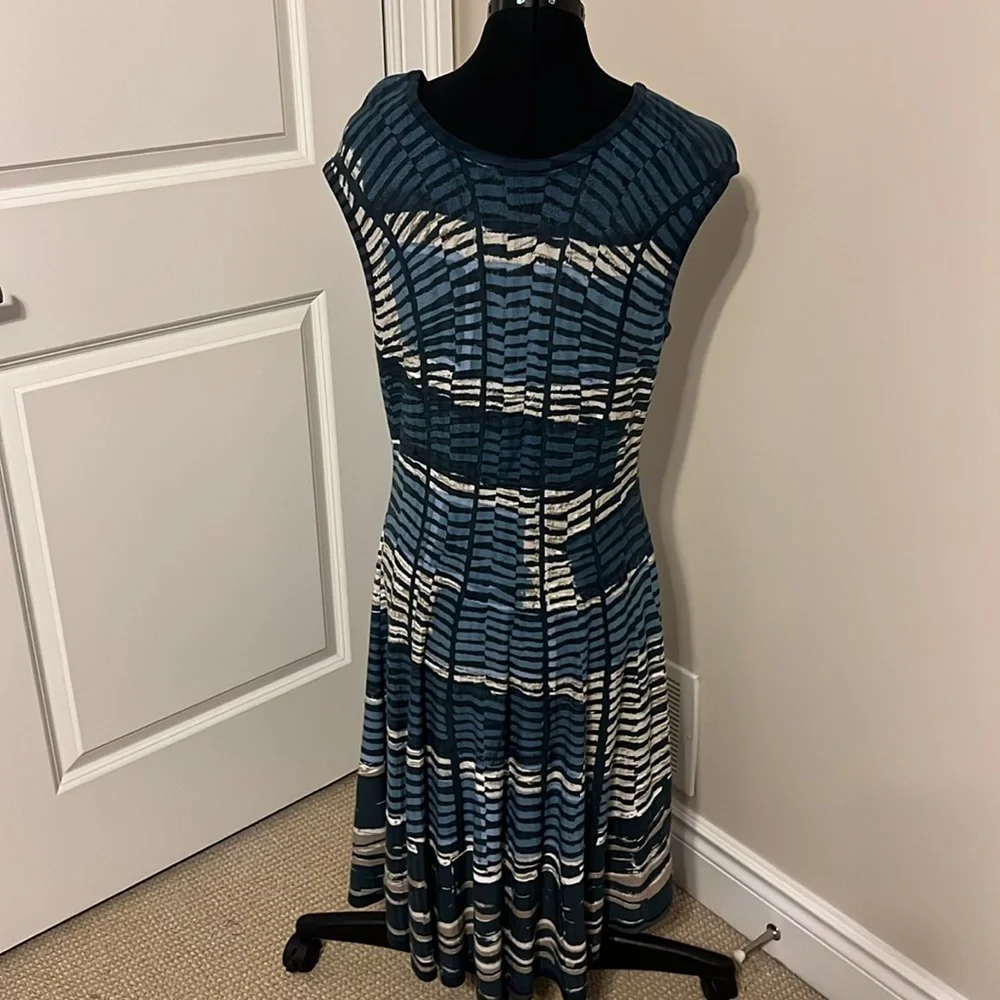 NIC+ ZOE Mesmerize Twirl Knit Dress - Picture 5 of 9